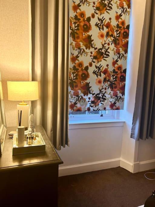 Large 2 Bedroom, Ground Floor Flat, Close To City เอดินบะระ ภายนอก รูปภาพ